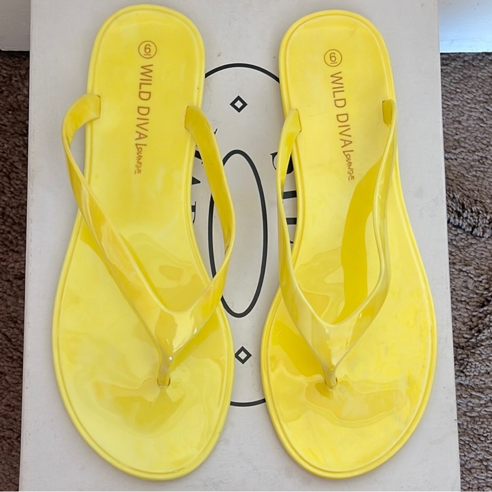 Wild Diva Yellow Sandals Vibrant Flip-Flop Design (6)